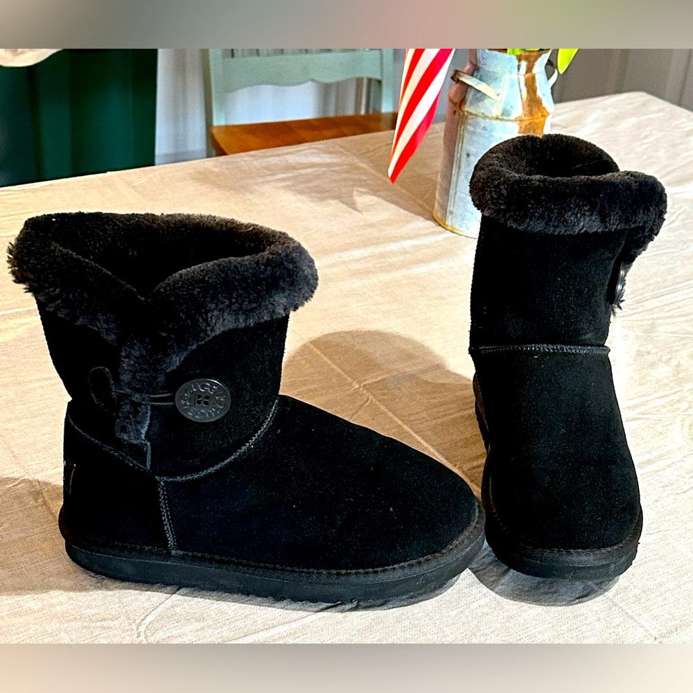 EUC UGG Black booties Size 7